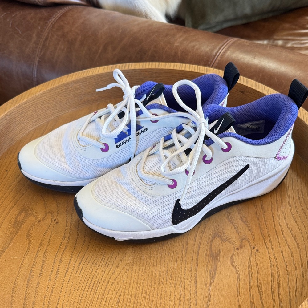 Nike White and Purple Sneakers with Black Swoosh